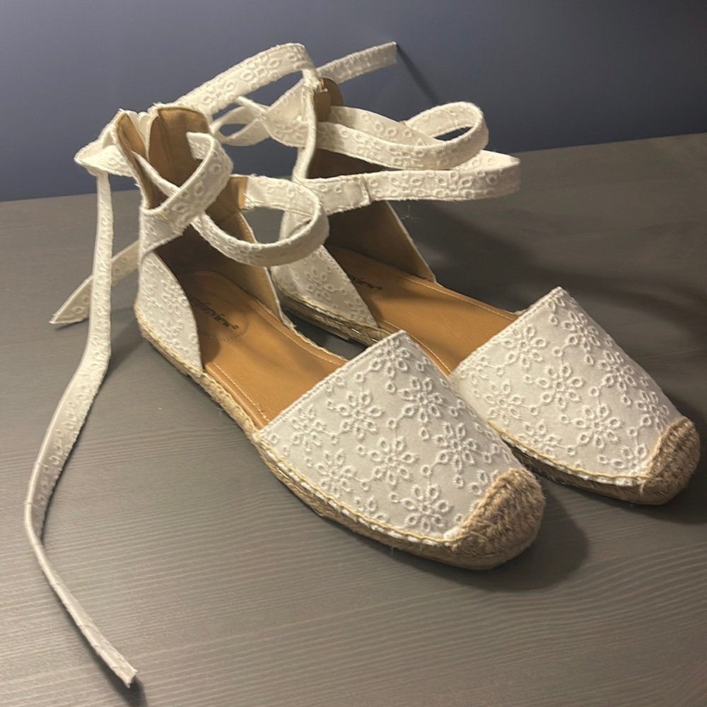 Brand new. Never worn strapped summer sandals